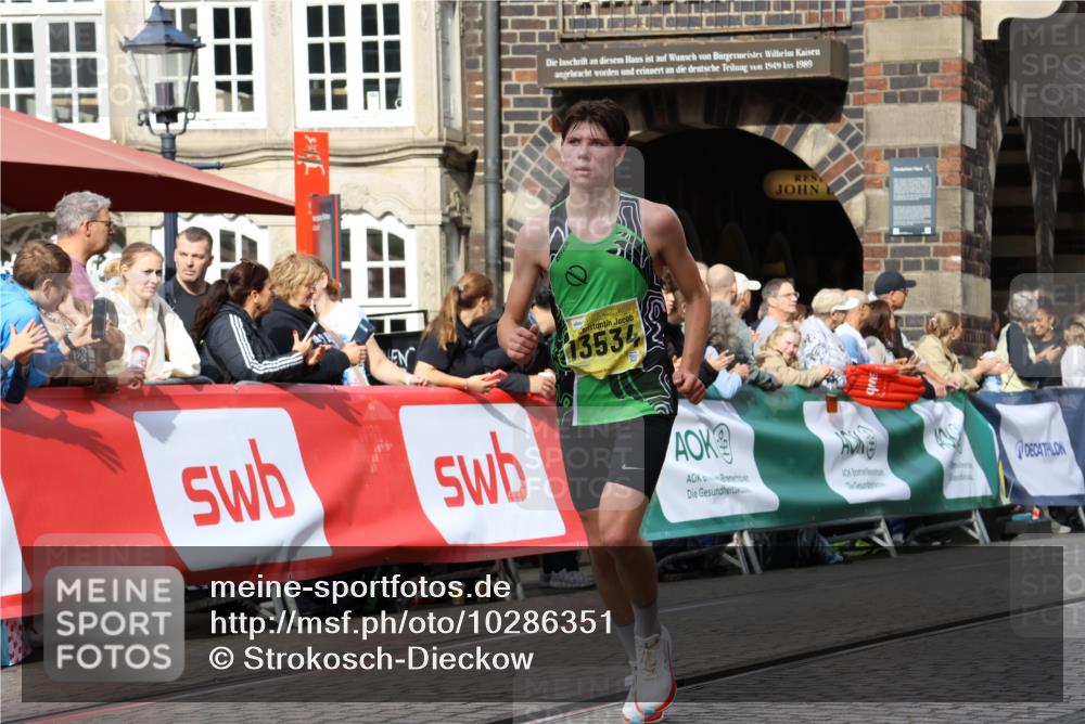 13.09.2026 - 21. swb-Marathon Bremen Strokosch-Dieckow http://msf.ph/oto/10286351 13.09.2026 10:36:10 Ziel 13534, 13558, 12324, 12513, 13575 meine-sportfotos.de