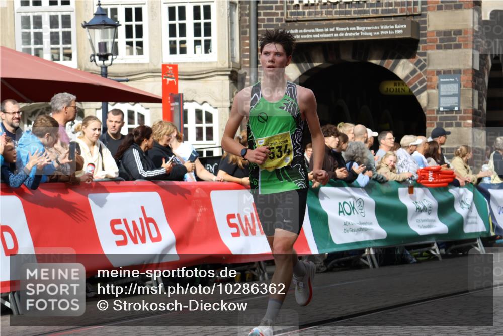 13.09.2026 - 21. swb-Marathon Bremen Strokosch-Dieckow http://msf.ph/oto/10286362 13.09.2026 10:36:10 Ziel 13534, 13558, 12324, 12513, 13575 meine-sportfotos.de
