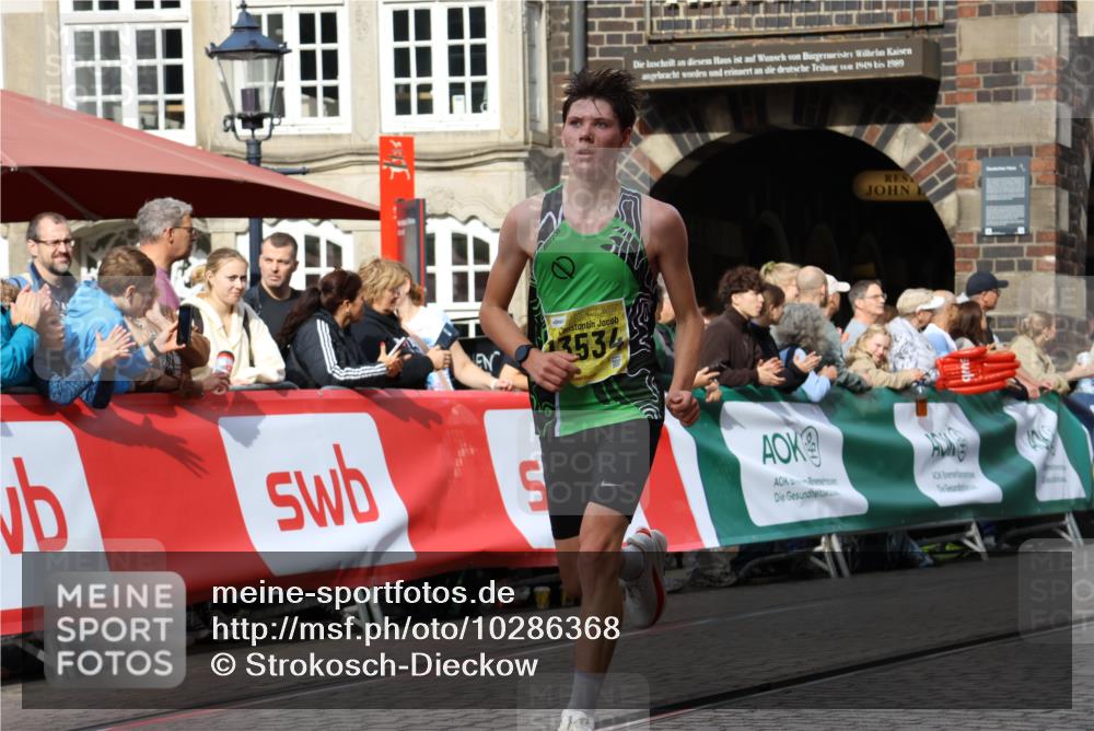 13.09.2026 - 21. swb-Marathon Bremen Strokosch-Dieckow http://msf.ph/oto/10286368 13.09.2026 10:36:10 Ziel 13534, 13558, 12324, 12513, 13575 meine-sportfotos.de