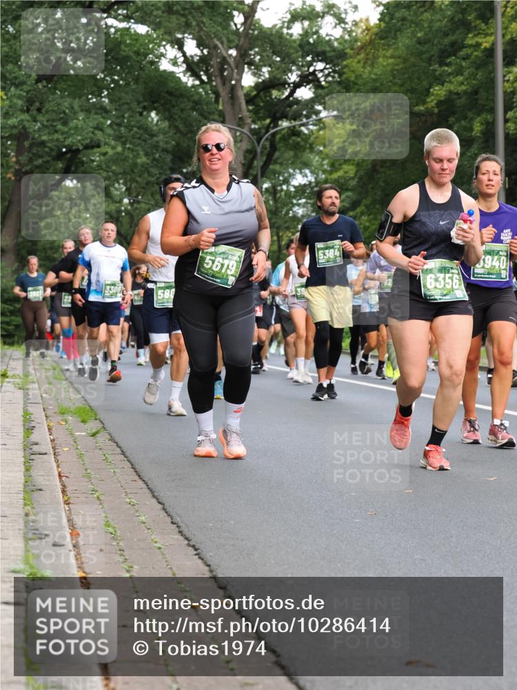 13.09.2026 - 21. swb-Marathon Bremen TobiasT http://msf.ph/oto/10286414 13.09.2026 12:17:55 Laufen 5619, 3306, 580, 5384, 6356, 3940 meine-sportfotos.de