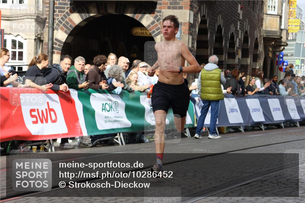13.09.2026 - 21. swb-Marathon Bremen Strokosch-Dieckow http://msf.ph/oto/10286452 13.09.2026 10:36:21 Ziel 10244, 11067, 13534, 11916, 13548 meine-sportfotos.de