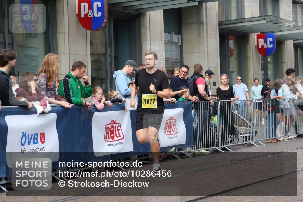 13.09.2026 - 21. swb-Marathon Bremen Strokosch-Dieckow http://msf.ph/oto/10286456 13.09.2026 10:41:07 Ziel 11077, 11628, 11944, 12442, 13520, 13600, 10575, 11077, 11201, 11903, 12209, 12477 meine-sportfotos.de