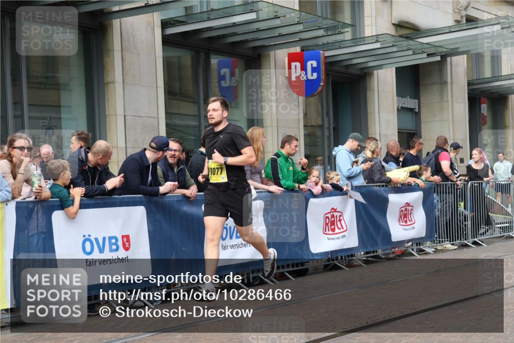 13.09.2026 - 21. swb-Marathon Bremen Strokosch-Dieckow http://msf.ph/oto/10286466 13.09.2026 10:41:08 Ziel 11628, 11944, 12442, 12455, 13520, 13600, 11077, 11201, 11903, 12209, 12477 meine-sportfotos.de