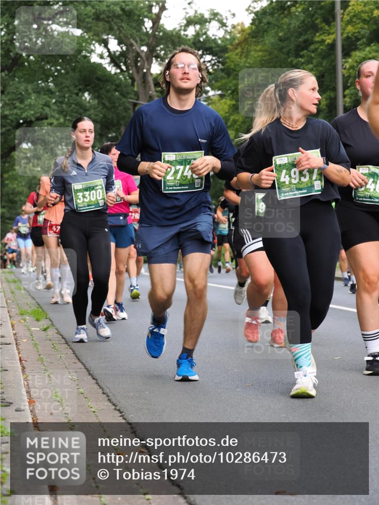 13.09.2026 - 21. swb-Marathon Bremen TobiasT http://msf.ph/oto/10286473 13.09.2026 12:18:07 Laufen 3300, 26, 47, 3, 274, 21, 4937, 21, 26 meine-sportfotos.de