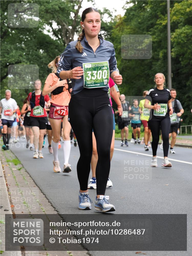 13.09.2026 - 21. swb-Marathon Bremen TobiasT http://msf.ph/oto/10286487 13.09.2026 12:18:09 Laufen 2593, 477, 3300, 21, 26, 5114 meine-sportfotos.de
