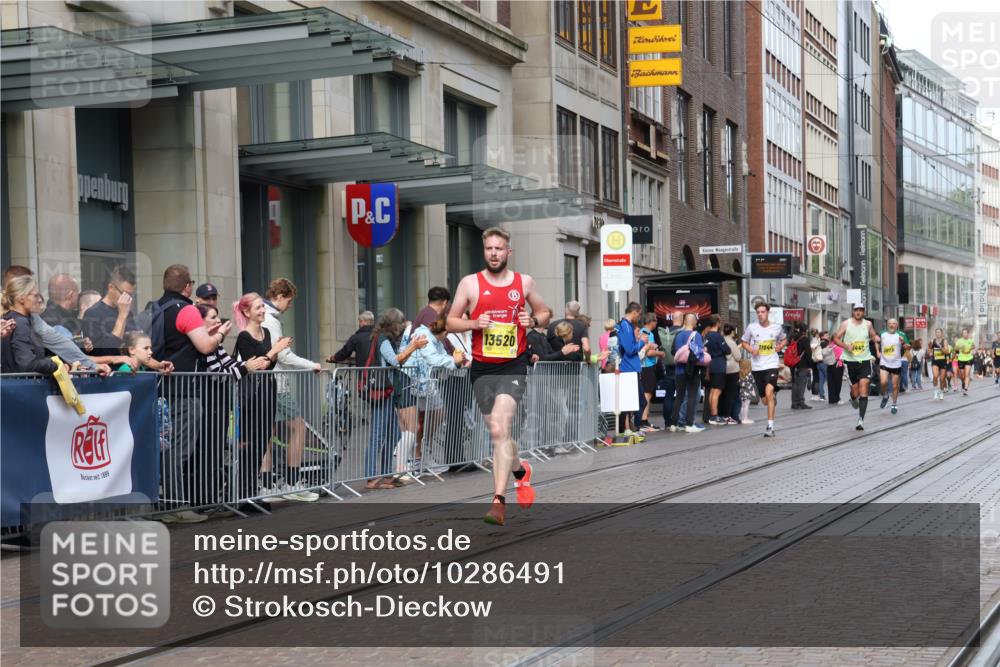 13.09.2026 - 21. swb-Marathon Bremen Strokosch-Dieckow http://msf.ph/oto/10286491 13.09.2026 10:41:19 Ziel 10341, 10972, 11426, 11527, 11628, 11944, 12246, 12442, 12455, 13520, 13586, 13600, 11077, 11201, 12209 meine-sportfotos.de