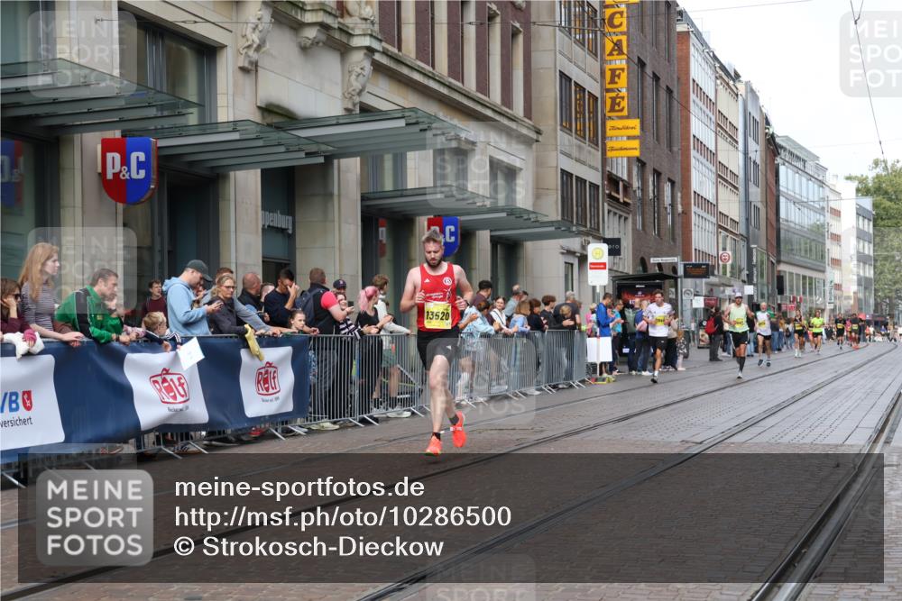 13.09.2026 - 21. swb-Marathon Bremen Strokosch-Dieckow http://msf.ph/oto/10286500 13.09.2026 10:41:20 Ziel 10341, 10972, 11426, 11527, 11628, 11944, 12246, 12442, 12455, 13520, 13586, 13600, 11077, 11201, 12209, 13520 meine-sportfotos.de