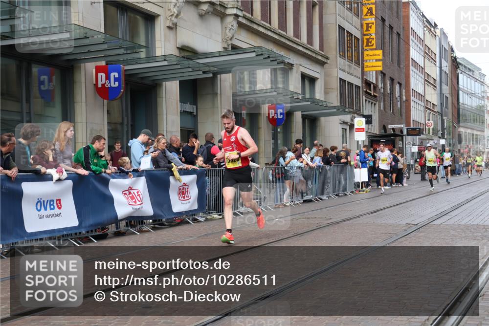 13.09.2026 - 21. swb-Marathon Bremen Strokosch-Dieckow http://msf.ph/oto/10286511 13.09.2026 10:41:20 Ziel 10341, 10972, 11426, 11527, 11628, 11944, 12246, 12442, 12455, 13520, 13586, 13600, 11077, 11201, 12209, 13520 meine-sportfotos.de