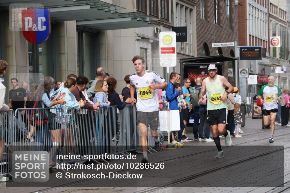 13.09.2026 - 21. swb-Marathon Bremen Strokosch-Dieckow http://msf.ph/oto/10286526 13.09.2026 10:41:22 Ziel 10341, 10972, 11426, 11527, 11628, 11944, 12246, 12442, 12455, 13586, 13600, 11077, 11201, 12209, 13520 meine-sportfotos.de