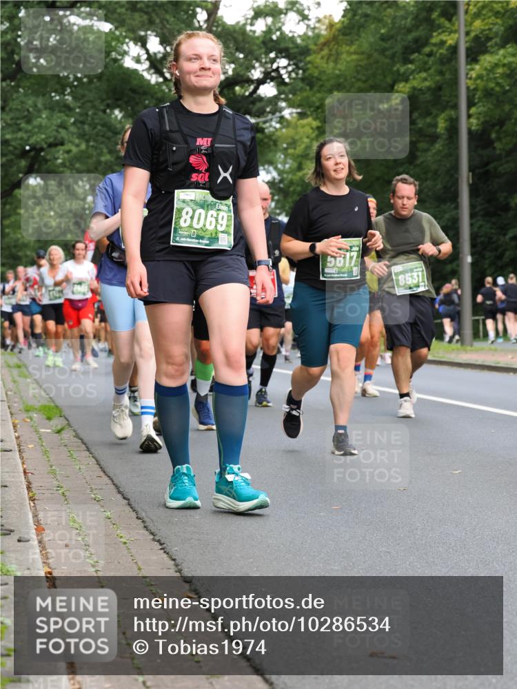 13.09.2026 - 21. swb-Marathon Bremen TobiasT http://msf.ph/oto/10286534 13.09.2026 12:18:18 Laufen 8069, 21, 5617, 71, 8531 meine-sportfotos.de