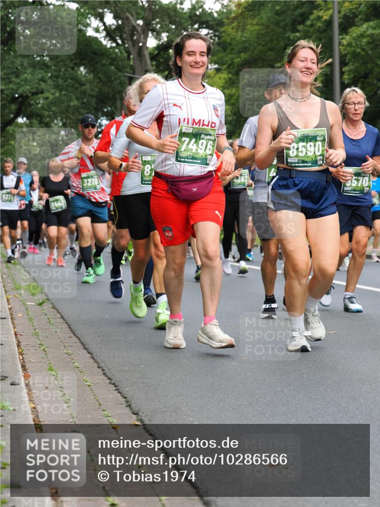 13.09.2026 - 21. swb-Marathon Bremen TobiasT http://msf.ph/oto/10286566 13.09.2026 12:18:26 Laufen 8, 7496, 21, 8371, 3219, 21, 8590, 6040, 3570 meine-sportfotos.de