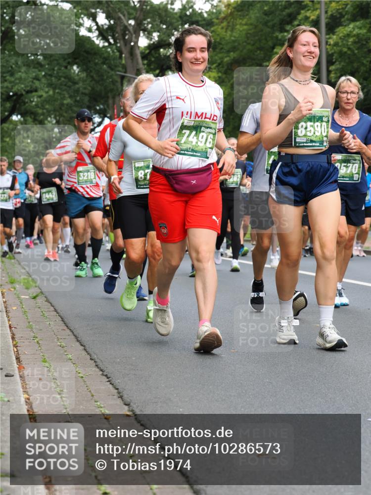 13.09.2026 - 21. swb-Marathon Bremen TobiasT http://msf.ph/oto/10286573 13.09.2026 12:18:26 Laufen 8442, 3219, 87, 7496, 26, 8590, 6040, 21, 3570 meine-sportfotos.de