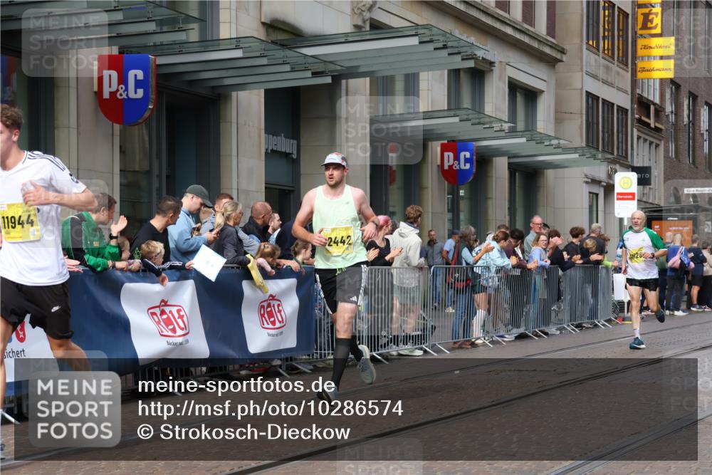 13.09.2026 - 21. swb-Marathon Bremen Strokosch-Dieckow http://msf.ph/oto/10286574 13.09.2026 10:41:26 Ziel 10341, 10972, 11426, 11527, 11628, 12246, 12455, 12468, 13586, 13600, 11077, 11944, 12442, 13520 meine-sportfotos.de
