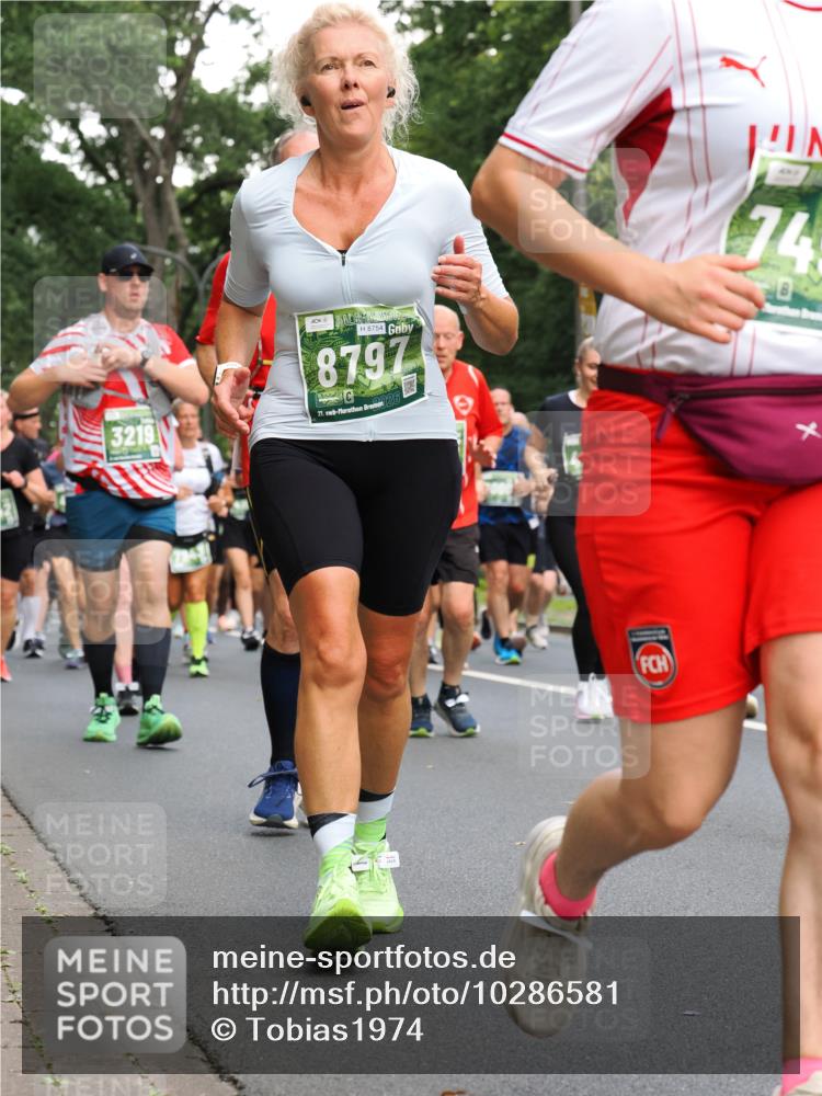 13.09.2026 - 21. swb-Marathon Bremen TobiasT http://msf.ph/oto/10286581 13.09.2026 12:18:28 Laufen 3219, 8754, 8797, 21, 74 meine-sportfotos.de