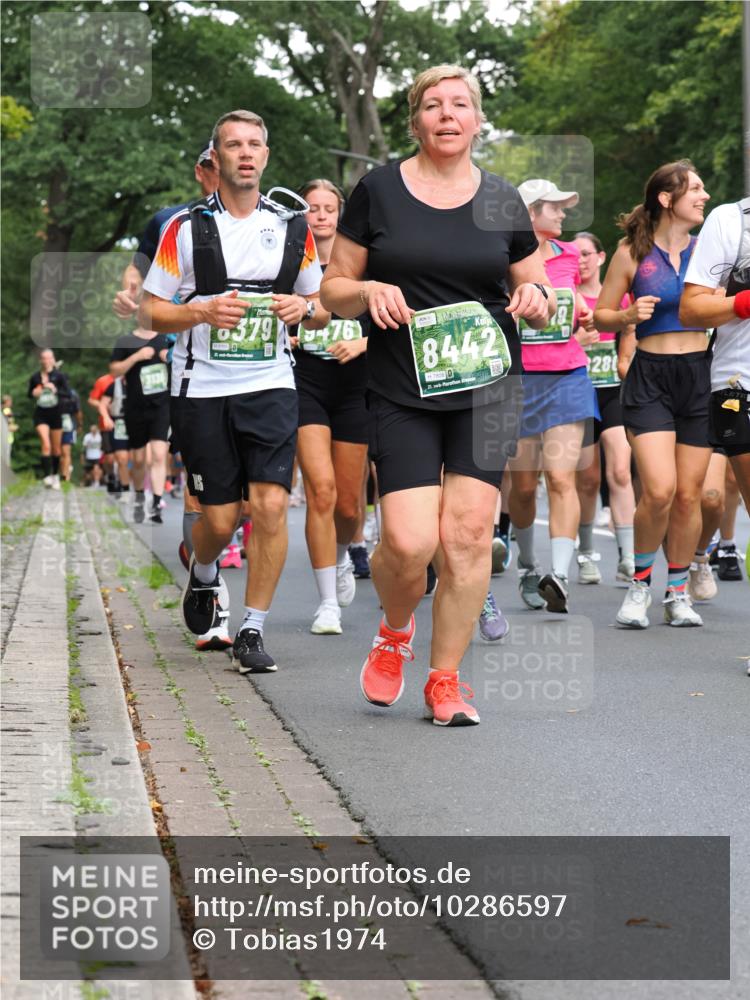 13.09.2026 - 21. swb-Marathon Bremen TobiasT http://msf.ph/oto/10286597 13.09.2026 12:18:32 Laufen 379, 76, 8442, 7808, 21, 26, 281 meine-sportfotos.de