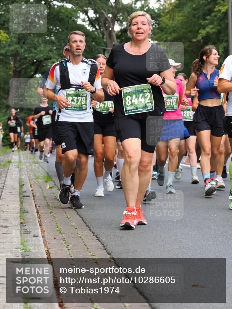 13.09.2026 - 21. swb-Marathon Bremen TobiasT http://msf.ph/oto/10286605 13.09.2026 12:18:32 Laufen 8379, 21, 9476, 8442, 7808, 21, 3280 meine-sportfotos.de