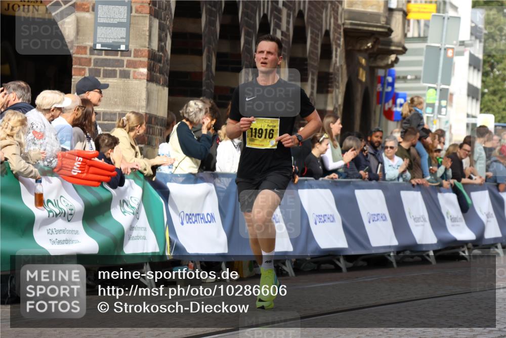 13.09.2026 - 21. swb-Marathon Bremen Strokosch-Dieckow http://msf.ph/oto/10286606 13.09.2026 10:36:43 Ziel 12324, 12513, 13548, 13575, 11738, 12520, 13606 meine-sportfotos.de