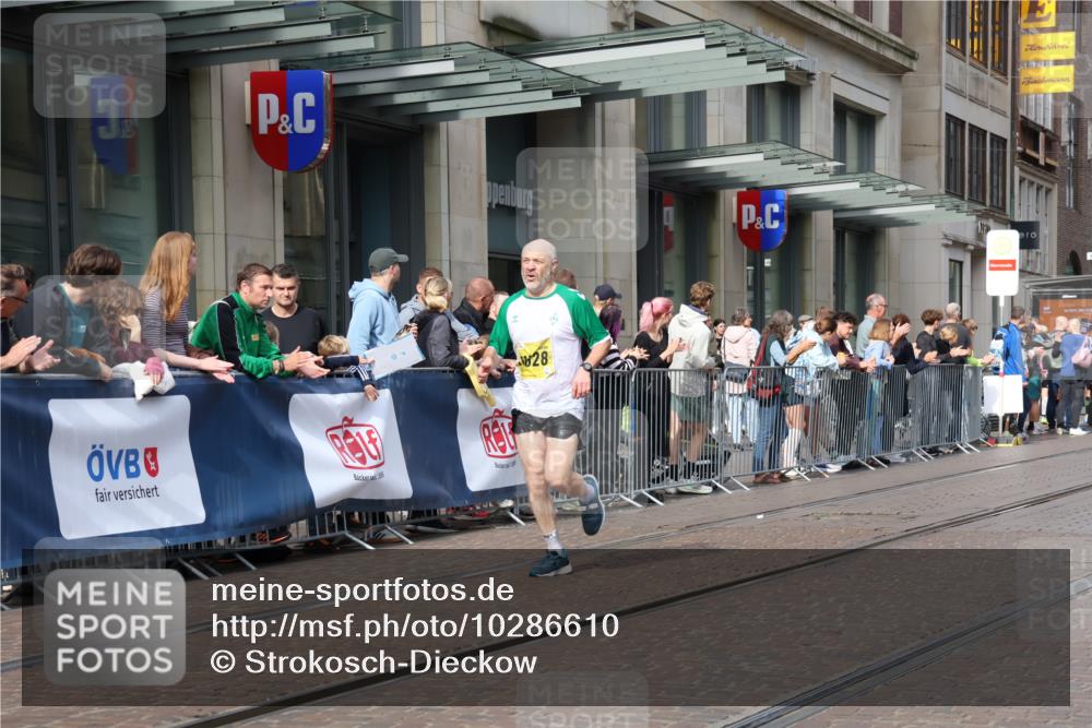13.09.2026 - 21. swb-Marathon Bremen Strokosch-Dieckow http://msf.ph/oto/10286610 13.09.2026 10:41:29 Ziel 10341, 10972, 11426, 11527, 12246, 12455, 12468, 13586, 13600, 11077, 11628, 11944, 12442, 13520, 13600 meine-sportfotos.de