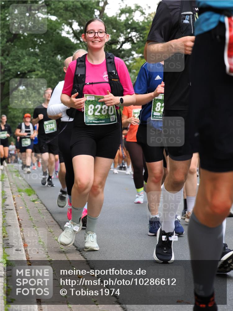 13.09.2026 - 21. swb-Marathon Bremen TobiasT http://msf.ph/oto/10286612 13.09.2026 12:18:35 Laufen 3136, 8280, 21, 126, 81, 5410, 21, 6 meine-sportfotos.de