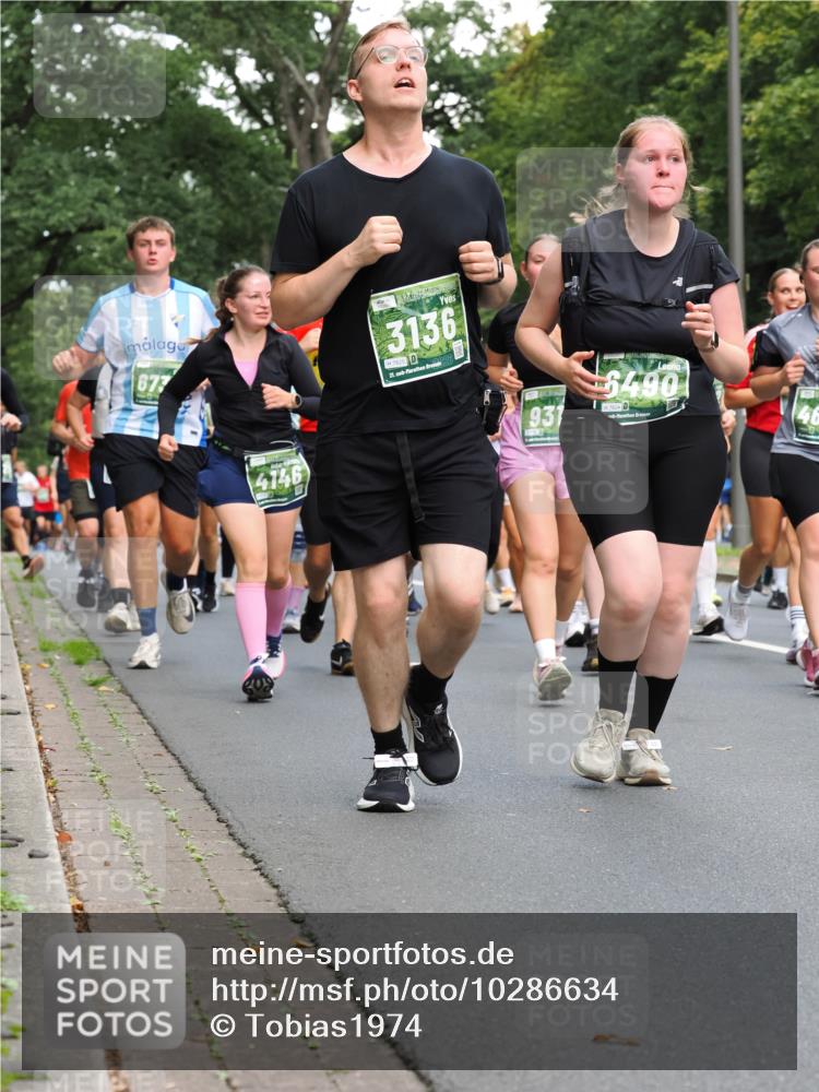 13.09.2026 - 21. swb-Marathon Bremen TobiasT http://msf.ph/oto/10286634 13.09.2026 12:18:39 Laufen 677, 3136, 7625, 21, 4146, 937, 5490, 7624, 46 meine-sportfotos.de