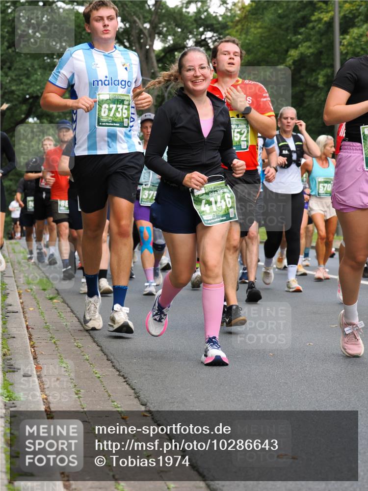 13.09.2026 - 21. swb-Marathon Bremen TobiasT http://msf.ph/oto/10286643 13.09.2026 12:18:41 Laufen 6735, 21, 152, 375, 4146, 9019, 570 meine-sportfotos.de