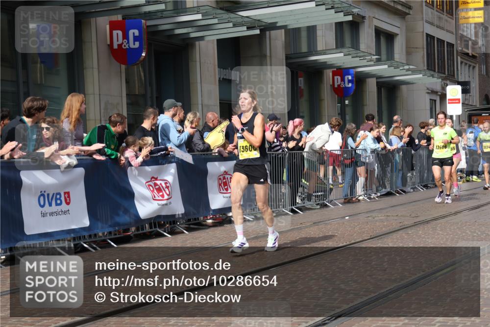 13.09.2026 - 21. swb-Marathon Bremen Strokosch-Dieckow http://msf.ph/oto/10286654 13.09.2026 10:41:33 Ziel 10341, 10972, 11426, 11527, 12246, 12455, 12468, 13586, 13621, 11628, 11944, 12442, 12455, 13520, 13600 meine-sportfotos.de