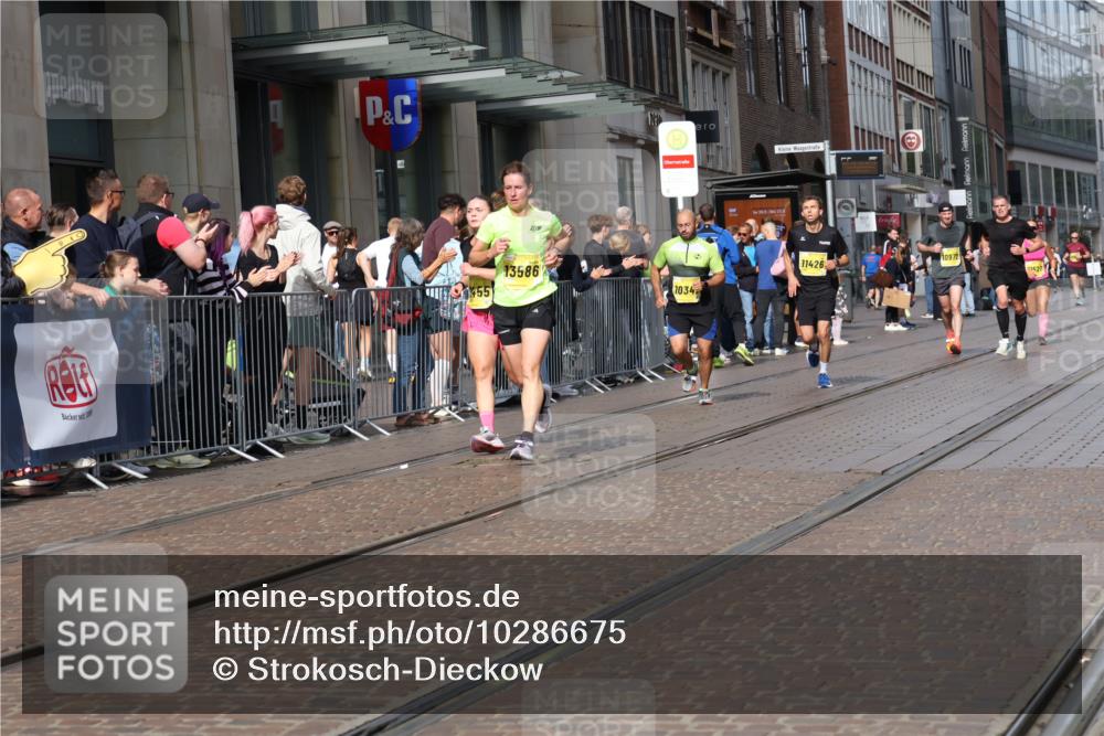 13.09.2026 - 21. swb-Marathon Bremen Strokosch-Dieckow http://msf.ph/oto/10286675 13.09.2026 10:41:34 Ziel 10341, 10972, 11426, 11527, 12246, 12468, 13586, 13621, 11628, 11944, 12442, 12455, 13520, 13600 meine-sportfotos.de