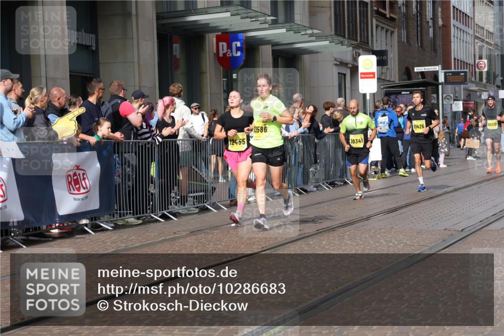 13.09.2026 - 21. swb-Marathon Bremen Strokosch-Dieckow http://msf.ph/oto/10286683 13.09.2026 10:41:35 Ziel 10341, 10972, 11426, 11527, 12246, 12468, 13586, 13621, 11628, 11944, 12442, 12455, 13520, 13600 meine-sportfotos.de