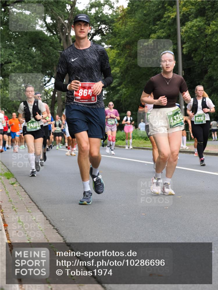 13.09.2026 - 21. swb-Marathon Bremen TobiasT http://msf.ph/oto/10286696 13.09.2026 12:18:52 Laufen 3498, 864, 1605, 3478, 4, 3, 20, 6710 meine-sportfotos.de