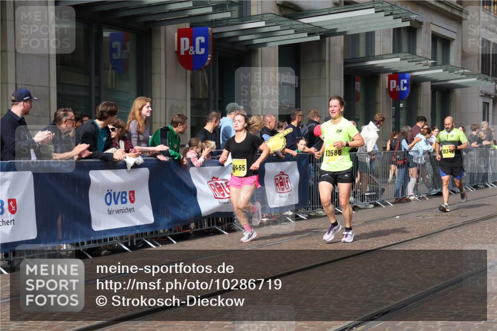 13.09.2026 - 21. swb-Marathon Bremen Strokosch-Dieckow http://msf.ph/oto/10286719 13.09.2026 10:41:36 Ziel 10341, 10972, 11426, 11527, 12246, 12426, 12468, 13586, 13621, 11628, 11944, 12442, 12455, 13520, 13586, 13600 meine-sportfotos.de
