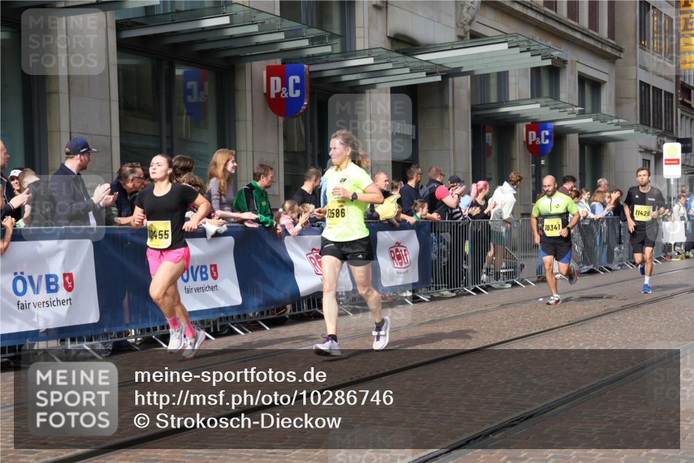 13.09.2026 - 21. swb-Marathon Bremen Strokosch-Dieckow http://msf.ph/oto/10286746 13.09.2026 10:41:36 Ziel 10341, 10972, 11426, 11527, 12246, 12426, 12468, 13586, 13621, 11628, 11944, 12442, 12455, 13520, 13586, 13600 meine-sportfotos.de