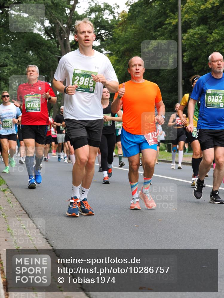 13.09.2026 - 21. swb-Marathon Bremen TobiasT http://msf.ph/oto/10286757 13.09.2026 12:19:03 Laufen 8055, 9713, 2965, 3953, 213, 6192 meine-sportfotos.de