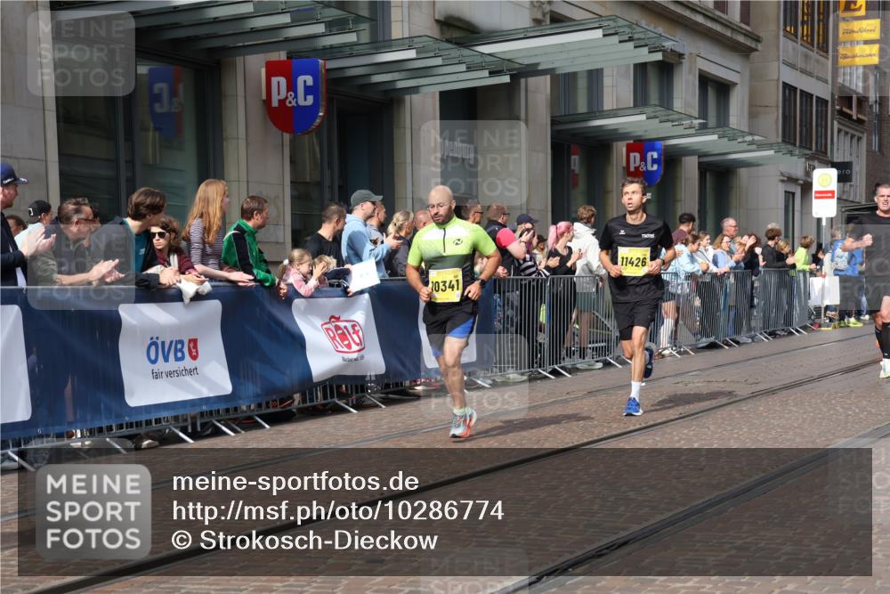 13.09.2026 - 21. swb-Marathon Bremen Strokosch-Dieckow http://msf.ph/oto/10286774 13.09.2026 10:41:38 Ziel 10341, 10972, 11527, 12426, 12468, 13621, 10341, 11426, 11527, 11628, 11944, 12246, 12442, 12455, 13520, 13586, 13600 meine-sportfotos.de