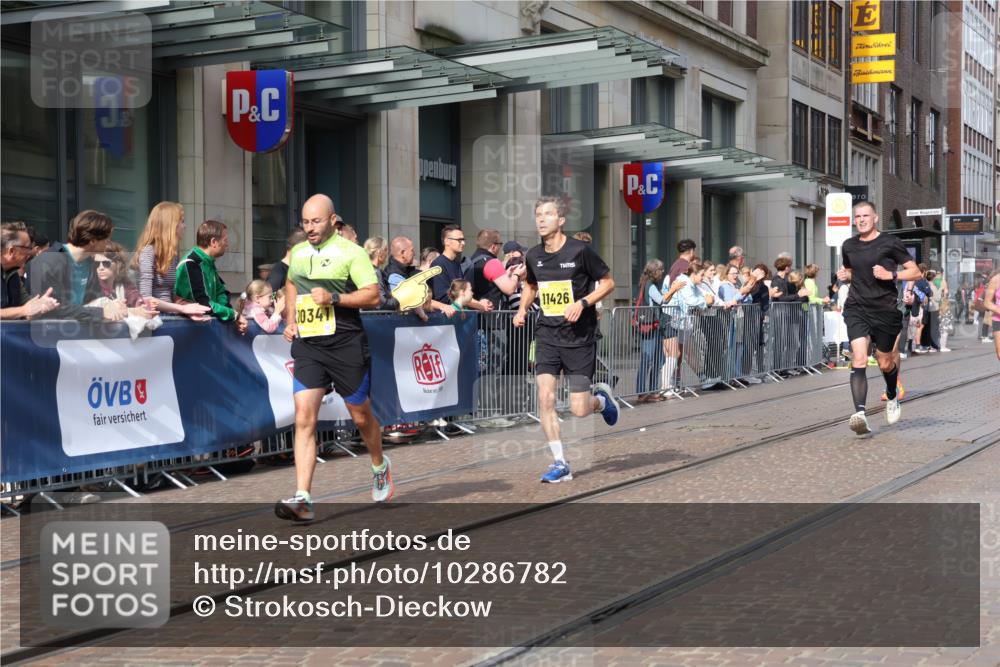 13.09.2026 - 21. swb-Marathon Bremen Strokosch-Dieckow http://msf.ph/oto/10286782 13.09.2026 10:41:38 Ziel 10341, 10972, 11527, 12426, 12468, 13621, 10341, 11426, 11527, 11628, 11944, 12246, 12442, 12455, 13520, 13586, 13600 meine-sportfotos.de