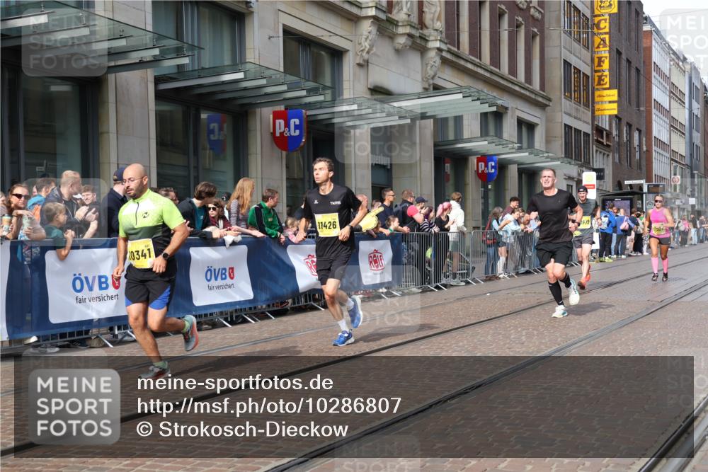 13.09.2026 - 21. swb-Marathon Bremen Strokosch-Dieckow http://msf.ph/oto/10286807 13.09.2026 10:41:39 Ziel 10972, 12426, 12468, 13585, 13621, 10341, 11426, 11527, 11628, 11944, 12246, 12442, 12455, 13520, 13586, 13600 meine-sportfotos.de