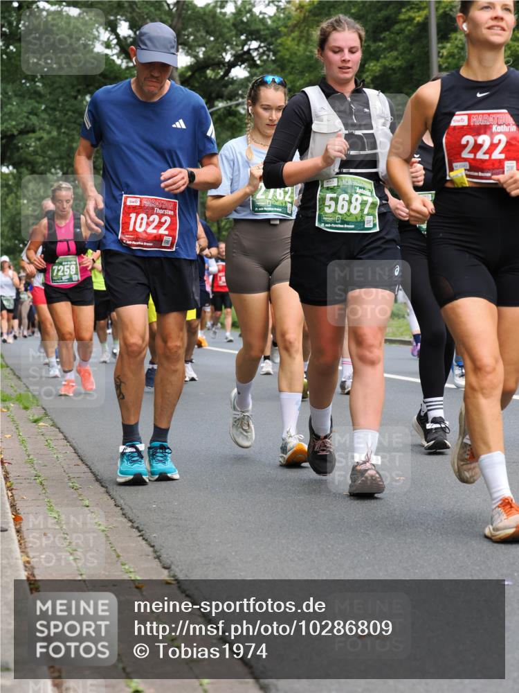 13.09.2026 - 21. swb-Marathon Bremen TobiasT http://msf.ph/oto/10286809 13.09.2026 12:19:19 Laufen 7259, 1022, 2762, 21, 5687, 21, 222 meine-sportfotos.de