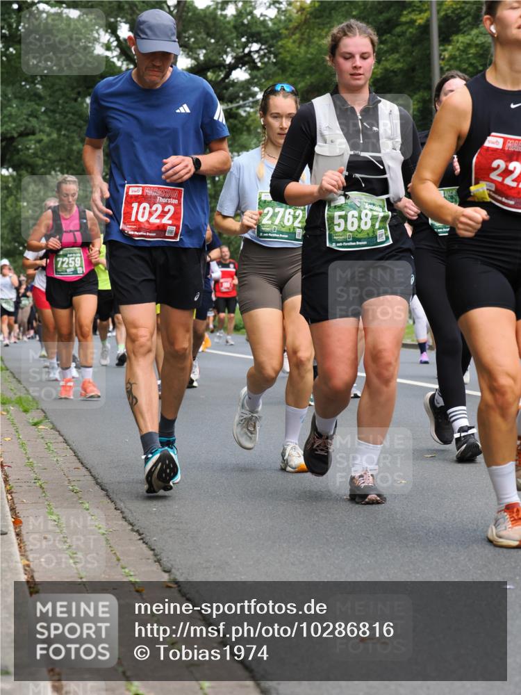 13.09.2026 - 21. swb-Marathon Bremen TobiasT http://msf.ph/oto/10286816 13.09.2026 12:19:20 Laufen 7259, 1022, 2762, 5687, 21, 22 meine-sportfotos.de