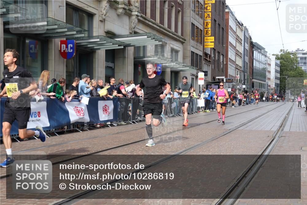 13.09.2026 - 21. swb-Marathon Bremen Strokosch-Dieckow http://msf.ph/oto/10286819 13.09.2026 10:41:40 Ziel 10972, 12426, 12468, 13585, 13621, 10341, 11426, 11527, 11628, 11944, 12246, 12442, 12455, 13520, 13586, 13600 meine-sportfotos.de