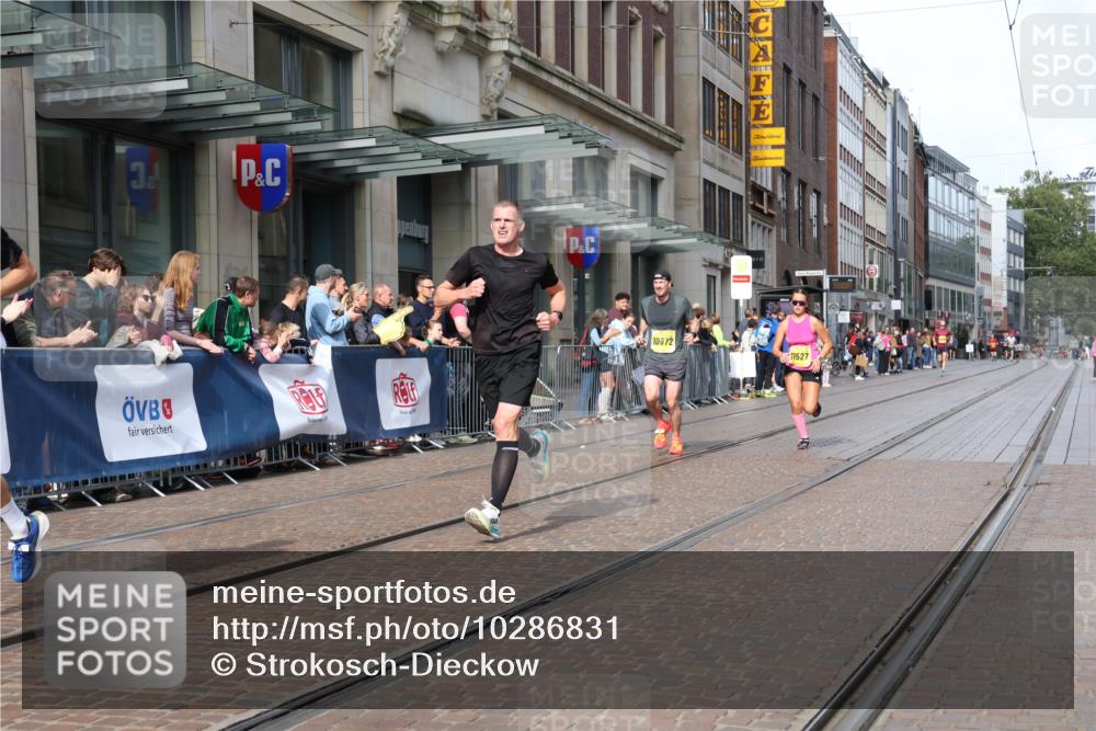 13.09.2026 - 21. swb-Marathon Bremen Strokosch-Dieckow http://msf.ph/oto/10286831 13.09.2026 10:41:40 Ziel 10972, 12426, 12468, 13585, 13621, 10341, 11426, 11527, 11628, 11944, 12246, 12442, 12455, 13520, 13586, 13600 meine-sportfotos.de