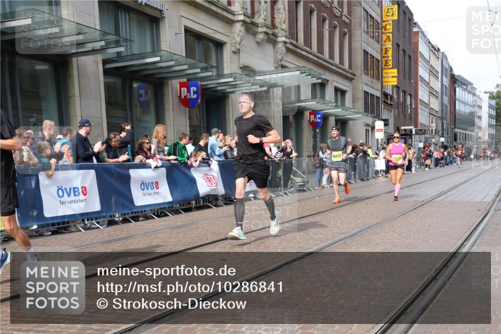 13.09.2026 - 21. swb-Marathon Bremen Strokosch-Dieckow http://msf.ph/oto/10286841 13.09.2026 10:41:40 Ziel 10972, 12426, 12468, 13585, 13621, 10341, 11426, 11527, 11628, 11944, 12246, 12442, 12455, 13520, 13586, 13600 meine-sportfotos.de