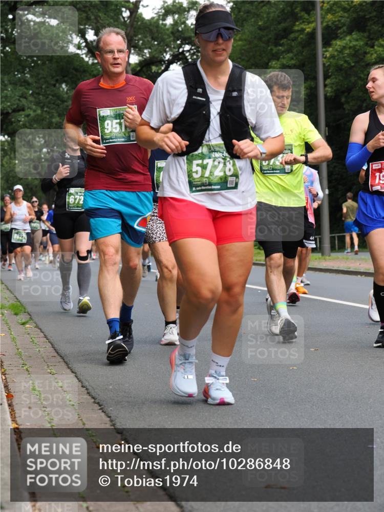 13.09.2026 - 21. swb-Marathon Bremen TobiasT http://msf.ph/oto/10286848 13.09.2026 12:19:25 Laufen 951, 171, 5728, 672, 21, 19 meine-sportfotos.de