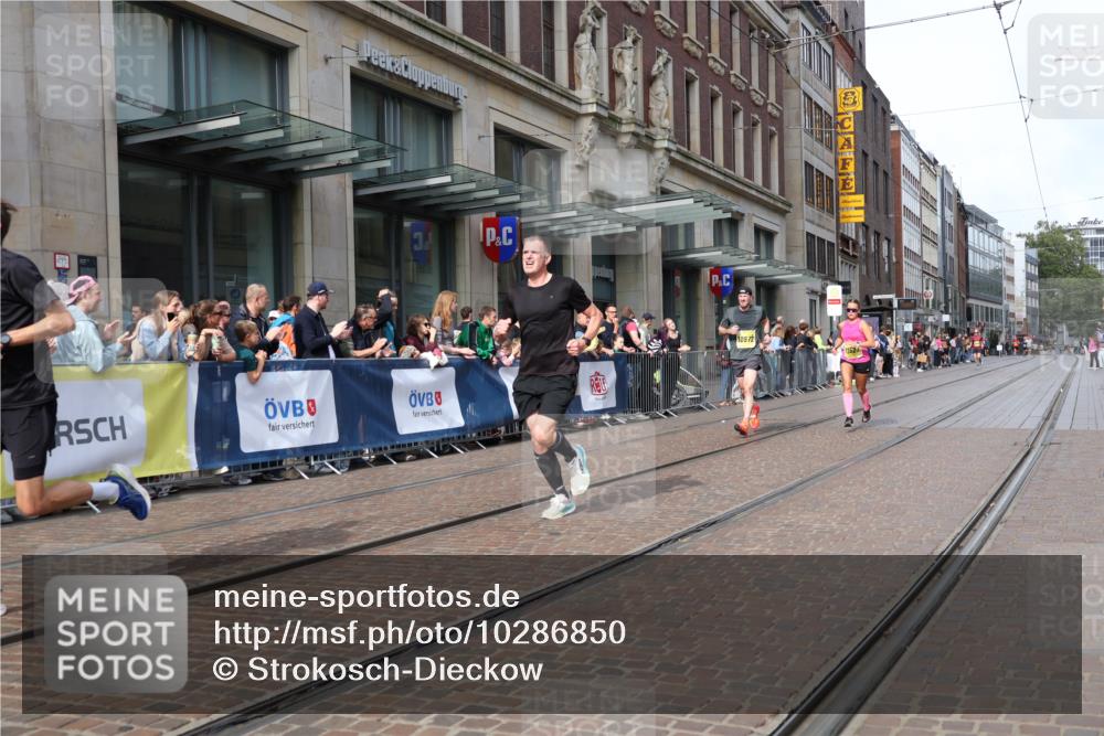 13.09.2026 - 21. swb-Marathon Bremen Strokosch-Dieckow http://msf.ph/oto/10286850 13.09.2026 10:41:40 Ziel 10972, 12426, 12468, 13585, 13621, 10341, 11426, 11527, 11628, 11944, 12246, 12442, 12455, 13520, 13586, 13600 meine-sportfotos.de