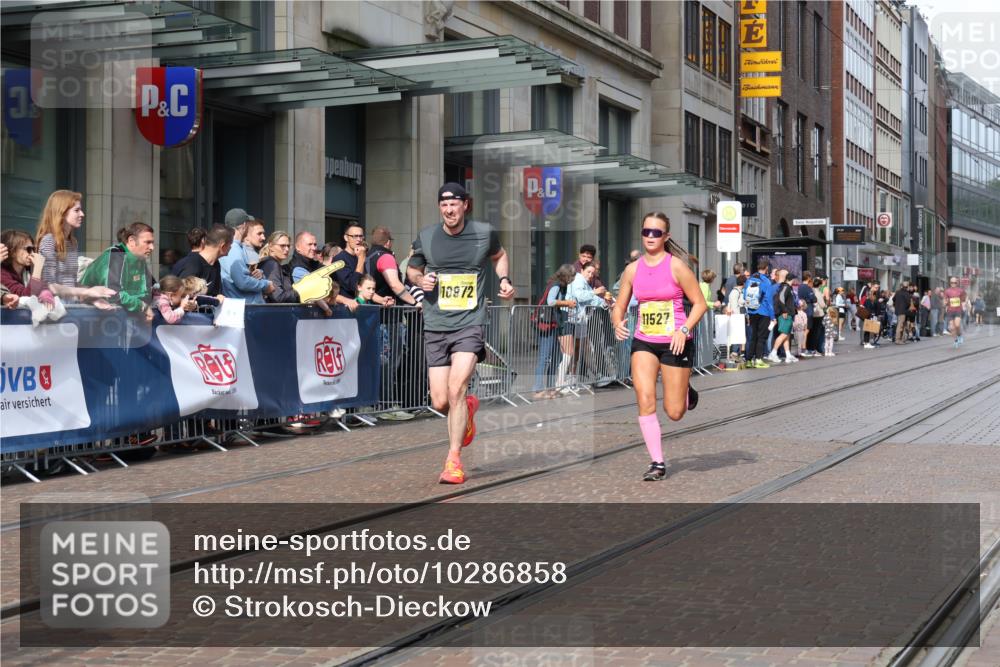 13.09.2026 - 21. swb-Marathon Bremen Strokosch-Dieckow http://msf.ph/oto/10286858 13.09.2026 10:41:41 Ziel 10972, 12426, 12468, 13585, 13621, 10341, 11426, 11527, 11628, 11944, 12246, 12442, 12455, 13520, 13586, 13600 meine-sportfotos.de