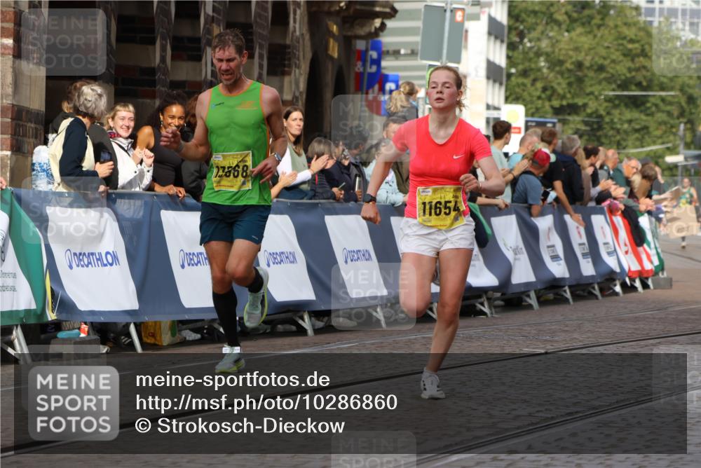 13.09.2026 - 21. swb-Marathon Bremen Strokosch-Dieckow http://msf.ph/oto/10286860 13.09.2026 10:37:13 Ziel 11738, 12520, 13606, 10502, 11619, 11854, 13608 meine-sportfotos.de