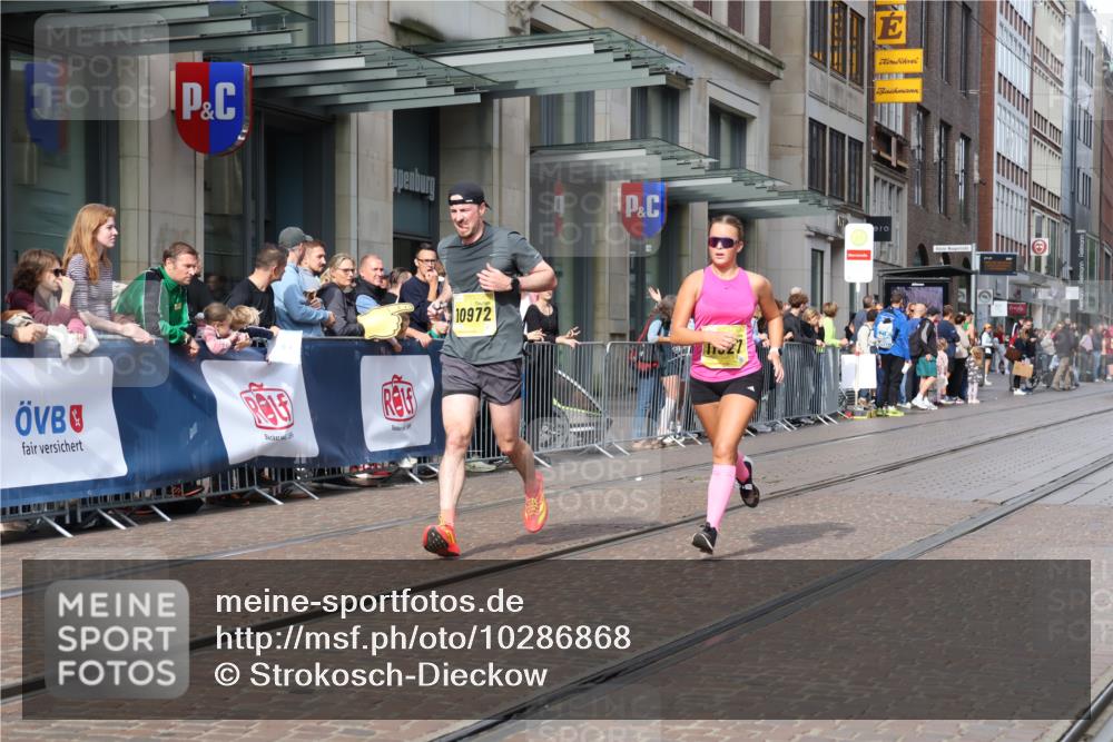 13.09.2026 - 21. swb-Marathon Bremen Strokosch-Dieckow http://msf.ph/oto/10286868 13.09.2026 10:41:41 Ziel 10972, 12426, 12468, 13585, 13621, 10341, 11426, 11527, 11628, 11944, 12246, 12442, 12455, 13520, 13586, 13600 meine-sportfotos.de