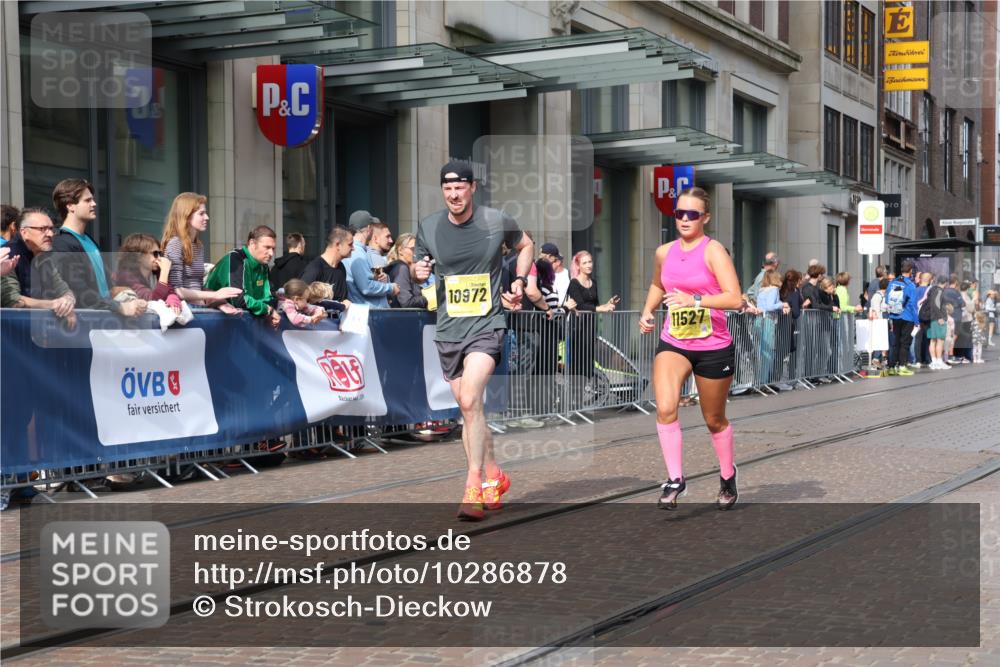 13.09.2026 - 21. swb-Marathon Bremen Strokosch-Dieckow http://msf.ph/oto/10286878 13.09.2026 10:41:42 Ziel 10972, 12426, 12468, 13585, 13621, 10341, 10972, 11426, 11527, 11628, 11944, 12246, 12442, 12455, 13520, 13586, 13600 meine-sportfotos.de