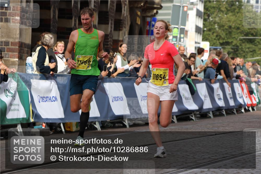 13.09.2026 - 21. swb-Marathon Bremen Strokosch-Dieckow http://msf.ph/oto/10286886 13.09.2026 10:37:13 Ziel 11738, 12520, 13606, 10502, 11619, 11854, 13608 meine-sportfotos.de