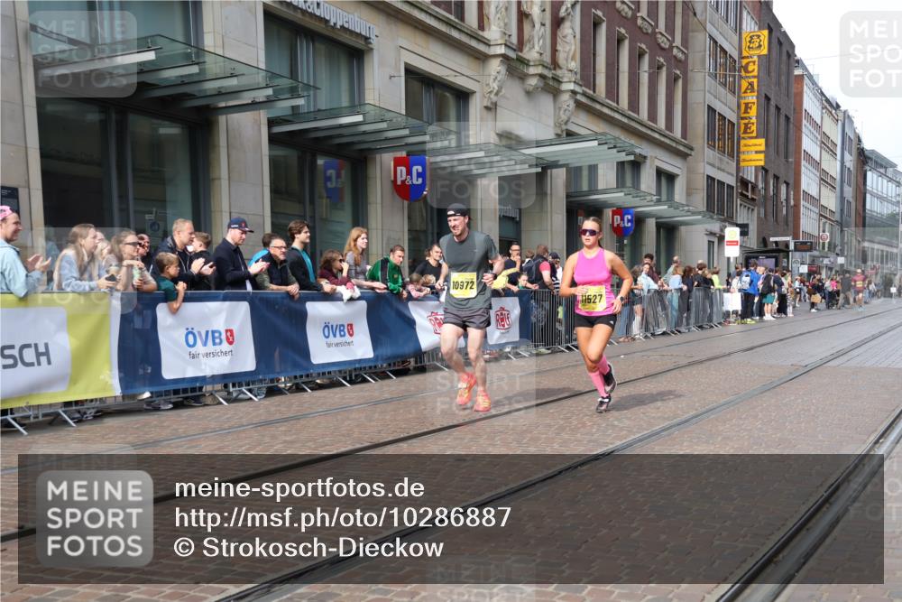 13.09.2026 - 21. swb-Marathon Bremen Strokosch-Dieckow http://msf.ph/oto/10286887 13.09.2026 10:41:42 Ziel 10972, 12426, 12468, 13585, 13621, 10341, 10972, 11426, 11527, 11628, 11944, 12246, 12442, 12455, 13520, 13586, 13600 meine-sportfotos.de