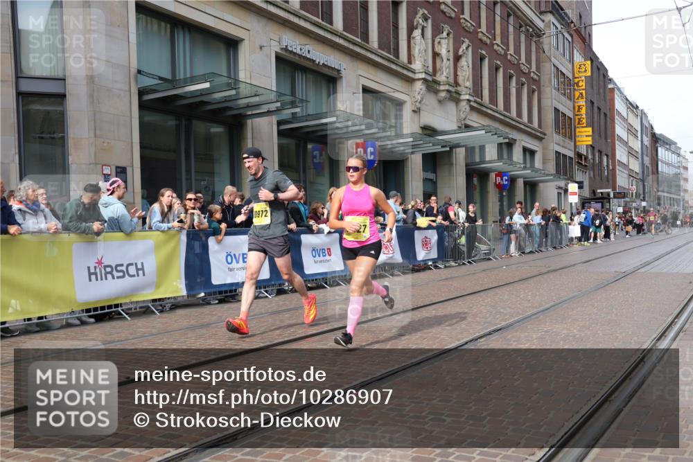 13.09.2026 - 21. swb-Marathon Bremen Strokosch-Dieckow http://msf.ph/oto/10286907 13.09.2026 10:41:43 Ziel 12426, 12468, 13585, 13621, 10341, 10972, 11426, 11527, 11628, 11944, 12246, 12442, 12455, 13520, 13586, 13600 meine-sportfotos.de