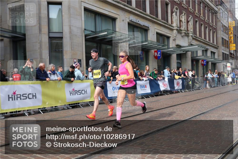13.09.2026 - 21. swb-Marathon Bremen Strokosch-Dieckow http://msf.ph/oto/10286917 13.09.2026 10:41:43 Ziel 12426, 12468, 13585, 13621, 10341, 10972, 11426, 11527, 11628, 11944, 12246, 12442, 12455, 13520, 13586, 13600 meine-sportfotos.de